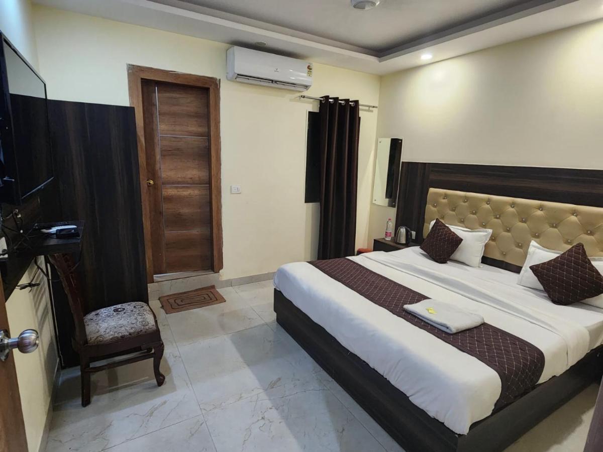 Hotel Ambe Inn By Ambience Delhi Igi Airport Нью-Дели Экстерьер фото