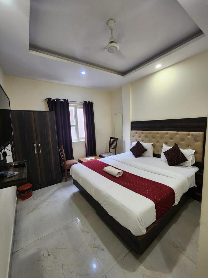Hotel Ambe Inn By Ambience Delhi Igi Airport Нью-Дели Экстерьер фото