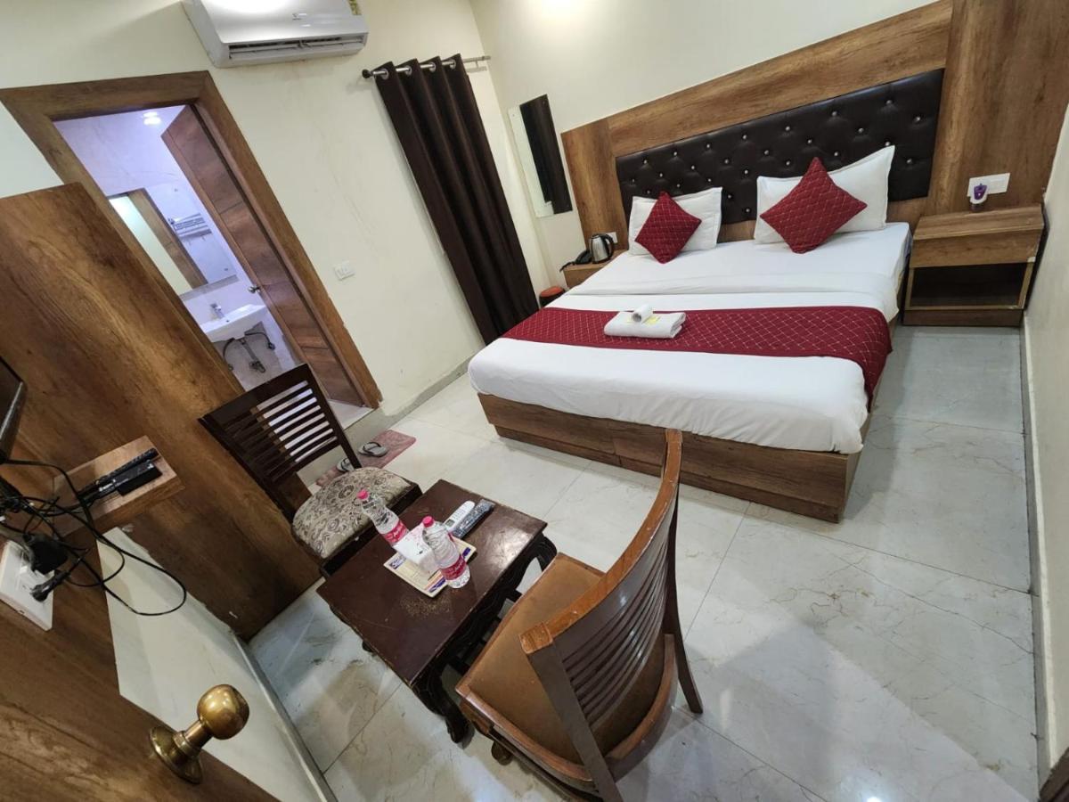 Hotel Ambe Inn By Ambience Delhi Igi Airport Нью-Дели Экстерьер фото
