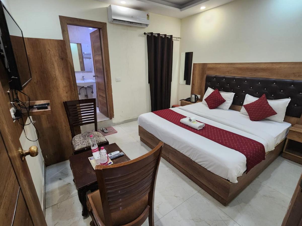 Hotel Ambe Inn By Ambience Delhi Igi Airport Нью-Дели Экстерьер фото