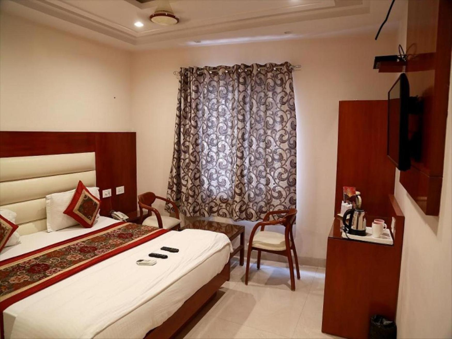 Hotel Ambe Inn By Ambience Delhi Igi Airport Нью-Дели Экстерьер фото