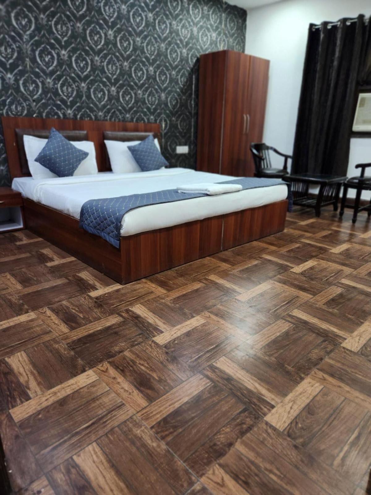 Hotel Ambe Inn By Ambience Delhi Igi Airport Нью-Дели Экстерьер фото